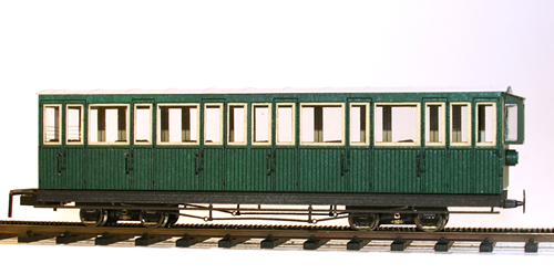Ferro Train 1401-01 - 4 axle 15 window closed platform coach, green